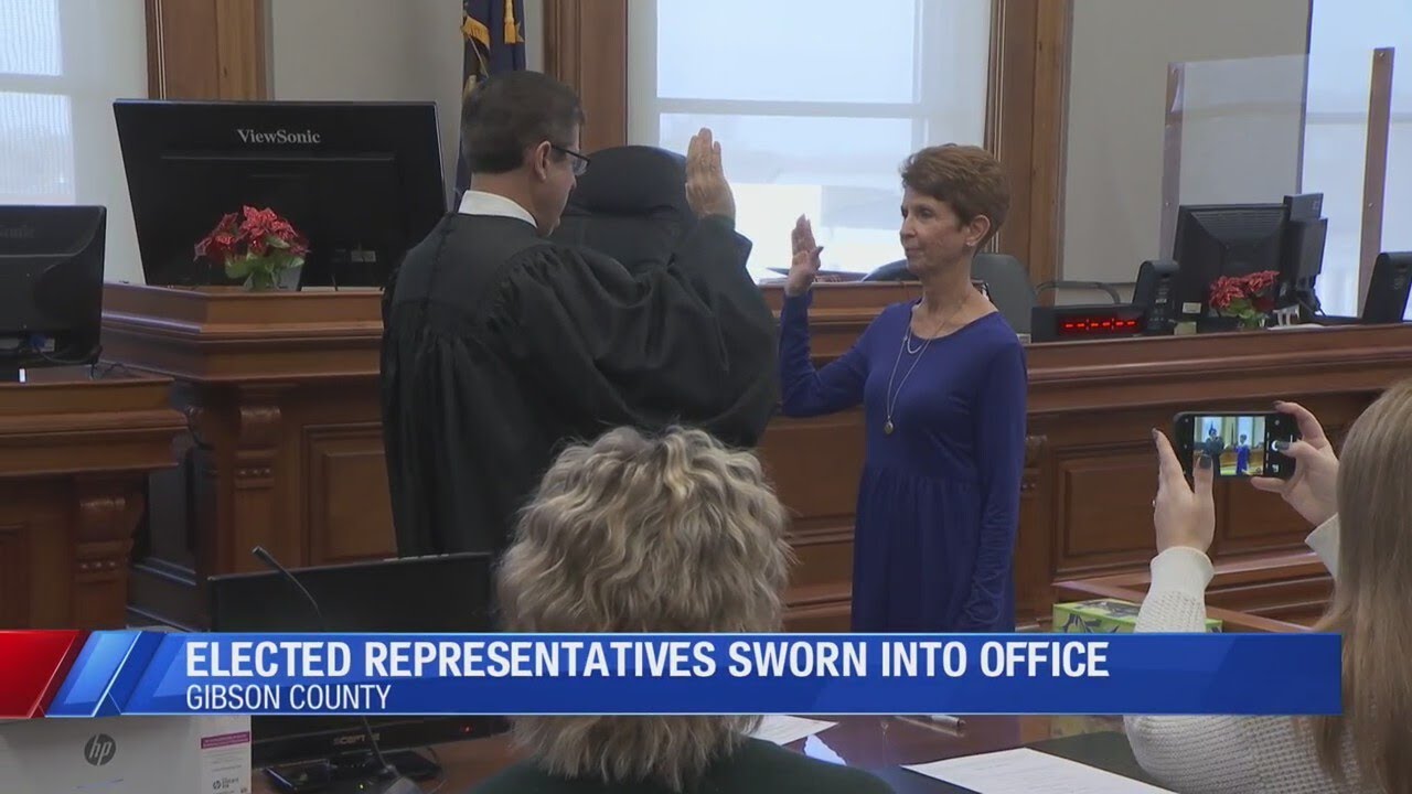 Newly elected Gibson County officials sworn in - YouTube