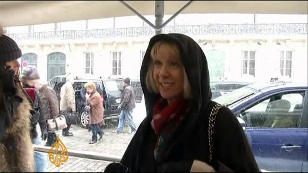 تسببت العواصف الثلجية المتأخرة في فوضى مرورية في أوروبا