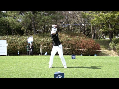 골프를 즐길 줄 하는 김수지의 슈퍼슬로모션 드라이버 샷