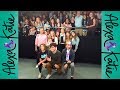 Alexa and Katie Cast Photos with Audience in 360 VR