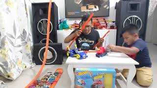 Unboxing Hot Wheels Crane Crasher Set