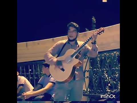 Таджик поёт на гитаре от души 2