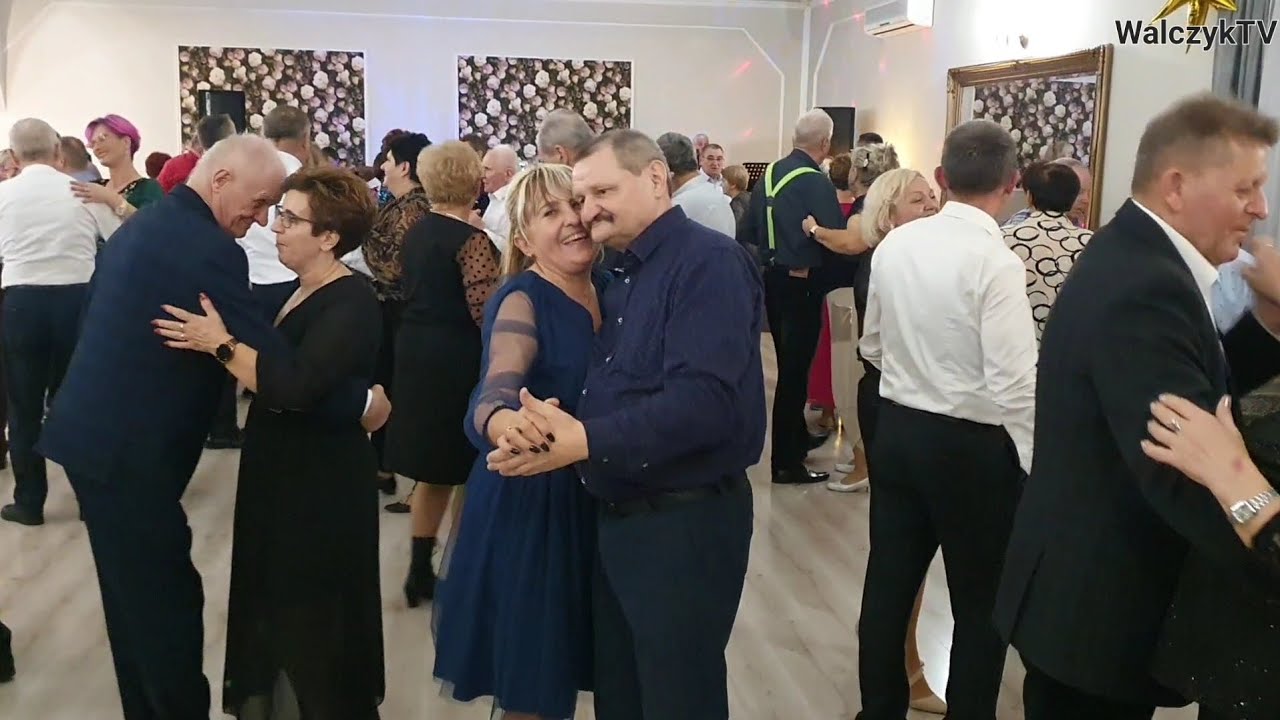 ZABAWA KARNAWAŁOWA poproszony do tańca przez przesympatyczną znajomą nie potrafiłem  odmówić 