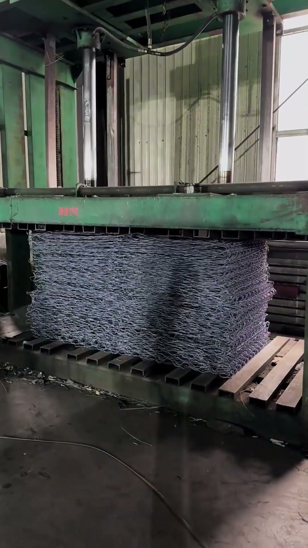 Wire mesh compaction process- Good tools and machinery make work easy