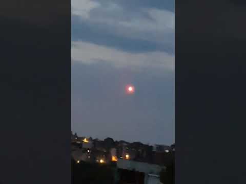 Video: Obyvateľ Kalifornie Fotografoval Jasné UFO Nad Budovou Múzea - Alternatívny Pohľad