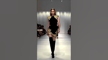 Gigi Hadid BEST DUO Moment ✨#shorts #gigihadid #fashionicon #versace #runway