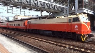 507次與562次莒光號在嘉義車站交會