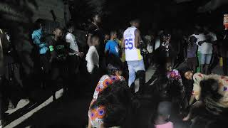 Chura Wa Kifanya Yao Malaya Wa Kicheza Uchi Wacheza Uchi Tarumbeta Baikoko Uchi Chura Kama Wote