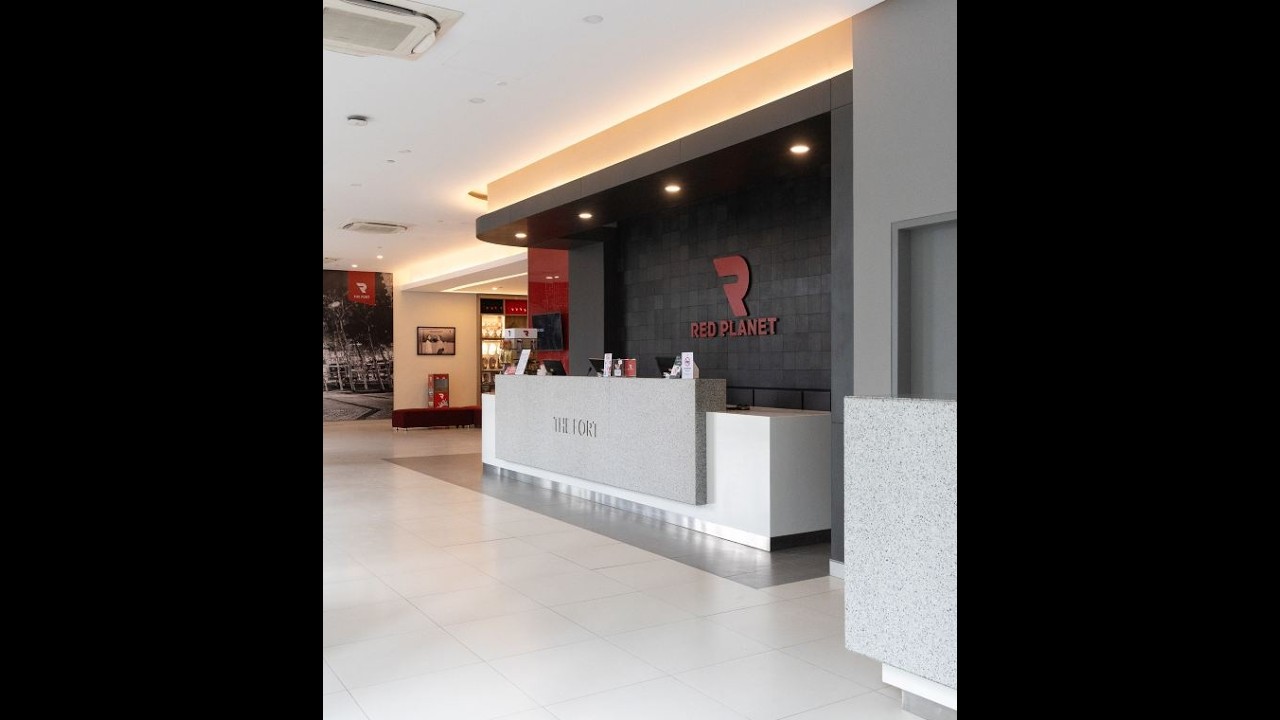 Манила. Red Planet BGC The Fort