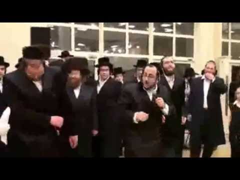 Lipa Schmeltzer With Shiye Brim Mizrach ליפא שמעלצר מזרח מערב 