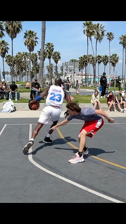 Michael Jordan & Bugs DESTROY Defenders 2v2