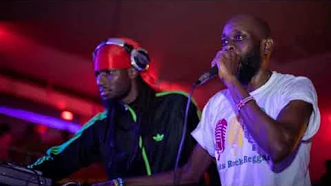 MC FULLSTOP X DJ SMARSH - REGGAE BOYZ LIVE JUGGLING @SIGNATURE CLUB (Foundation)