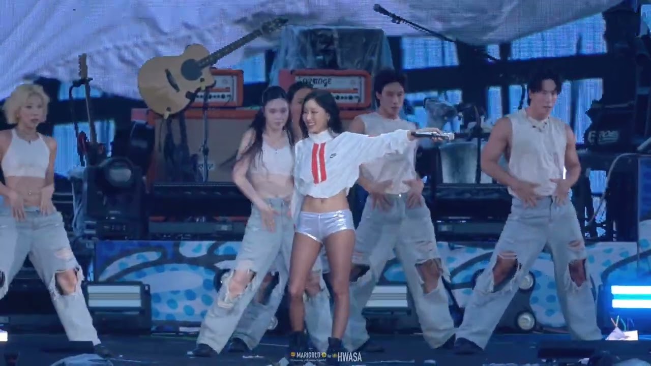 4k] 250815 마마무 화사 부산 싸이 흠뻑쇼 직캠 MAMAMOO HWASA