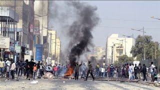 DIRECT – Manifestation : Les Sénégalais à la Place de l’Obélisque pour dénoncer le report image