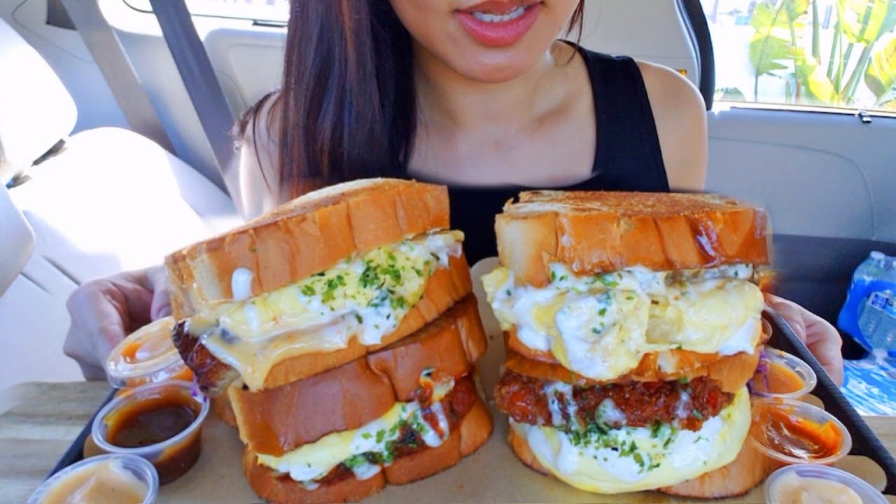 ASMR EATING KOREAN EGG WAGYU BEEF CHICKEN SANDWICH CAR MUKBANG REAL Sound 먹방 TWILIGHT SHOW