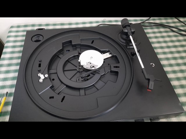 Vænne sig til højde Flere Lenco 3867 USB Turntable - Opening up to look what is inside | Playing  Vinyl / Records - YouTube