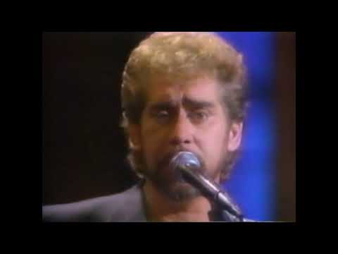 Earl Thomas Conley-  Nobody Falls Like A Fool (Studio sound)