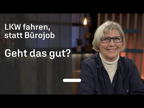 Frau tauscht Bürostuhl