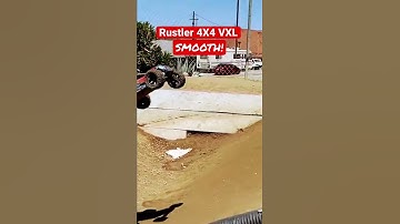 Traxxas Rustler 4X4 VXL JUMPING