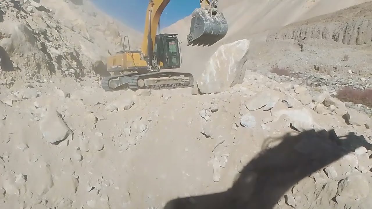 Indian Mountain Cutting With Sany Excavator Big stone Cleaning Road 