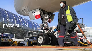 Les Petites Coulisses en dessous de l'avion !