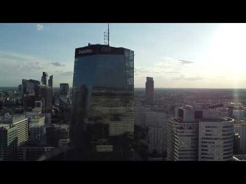 Warszawa *Budynek Q22* oraz panorama całego miasta widoczna z jego okolicy z lotu ptaka - 18.07.2023