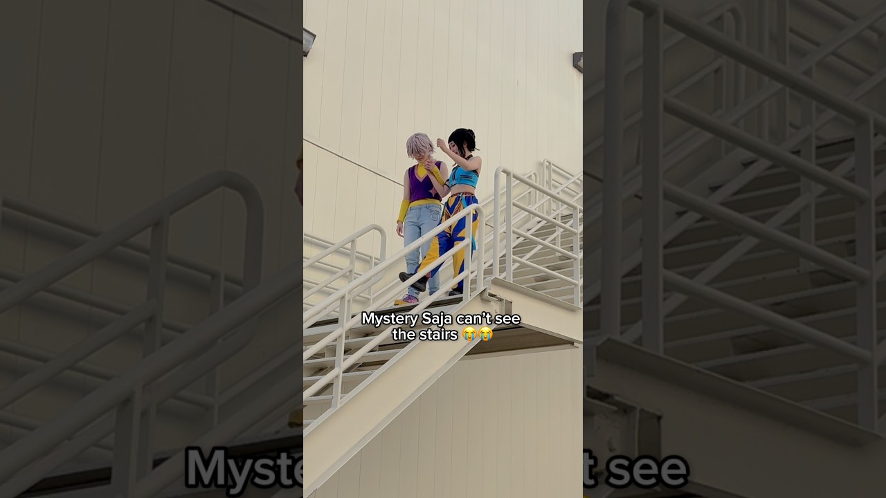 Zoey helps Mystery Saja | Kpop Demon Hunters Cosplay #kpopdemonhunters #cosplay #hamucotton