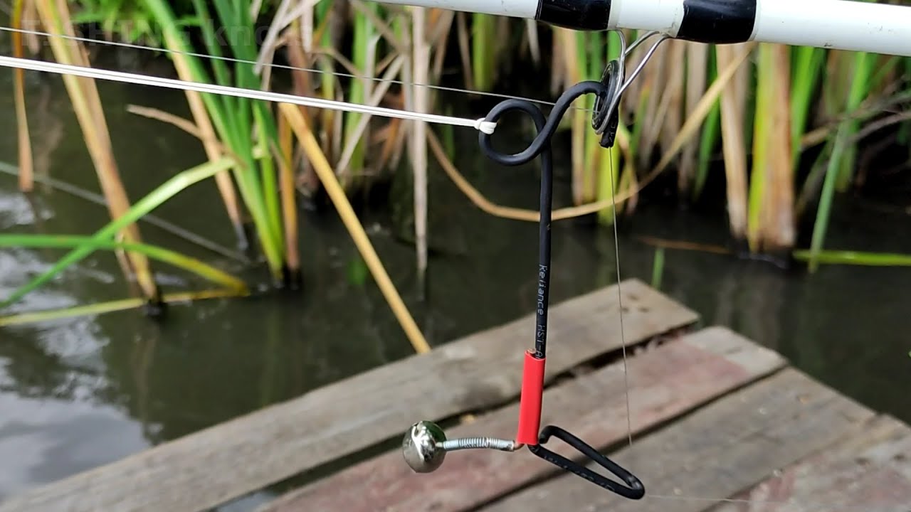 Hook for spinning made of wire and rubber. Production for feeder rod