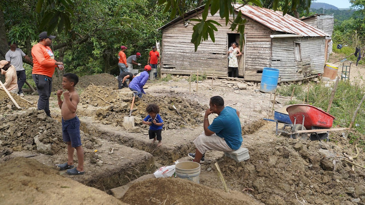 Así Construimos la Primera Casa de la Familia 19 en la Loma del Gallo
