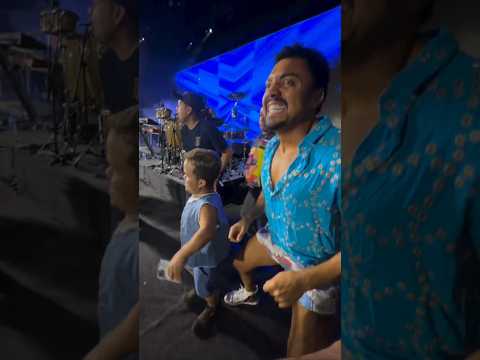 Tirullipa e sua turma fazendo a festa no show do Xand Avião