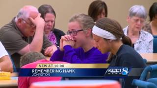 Hundreds light candles in honor of teen who died