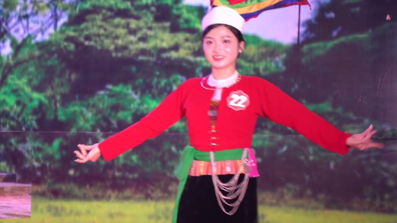 Ngọc Trâm số BD 22  đạt giải A hội thi trình diễn trang phục dân tộc - Lễ hội Đình Khênh năm 2026