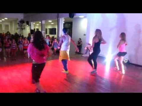 ZUMBA RAPHAEL ORTEGA - YouTube