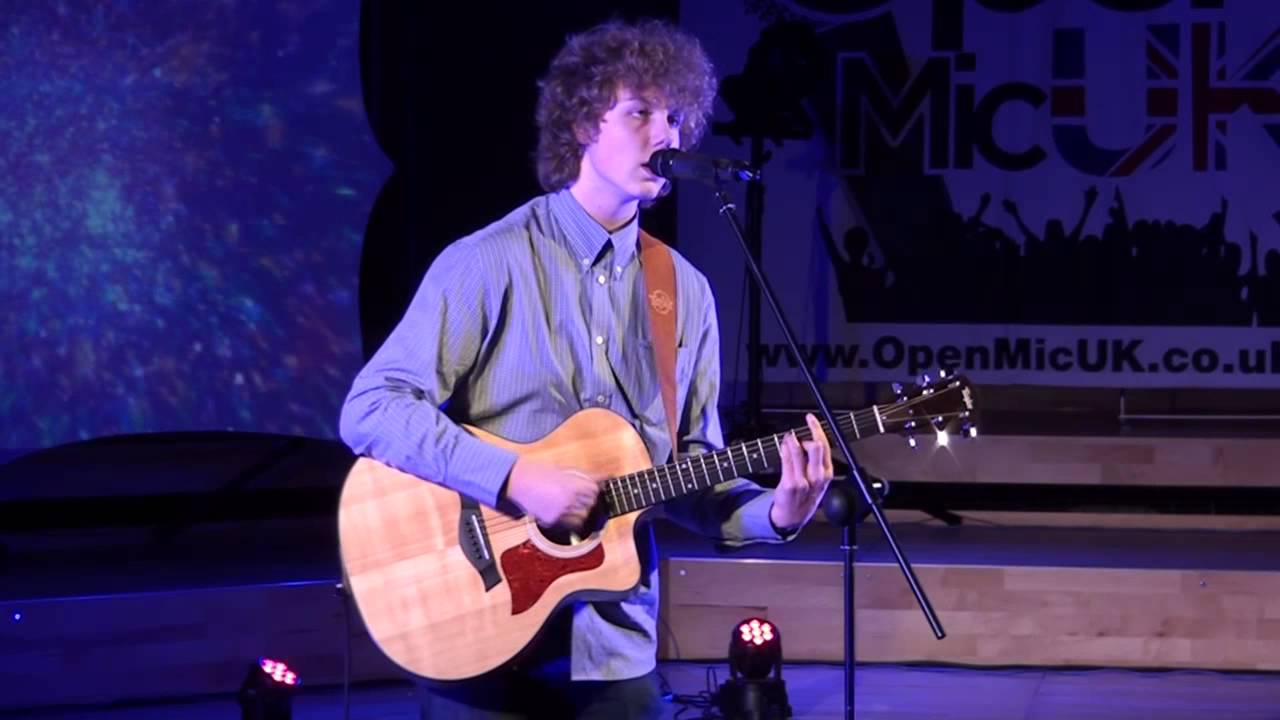 RADIOHEAD - CREEP Performed by JAMES WALSH at Manchester Open Mic UK Singing Competition