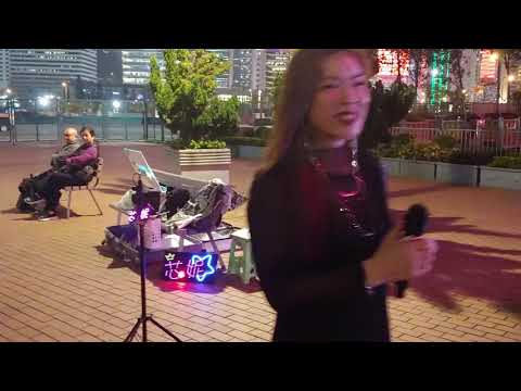 20190313中環,摩天輪下，FineSinger-芯妮~情緣巴士站。