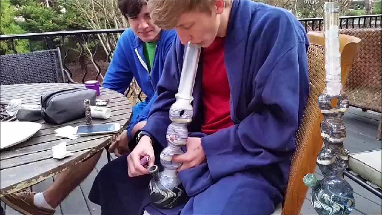 Wake and Bake Bong Rips with our new GIANT BONG!