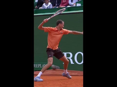 Video Medvedev smashes racquet in epic blow-up