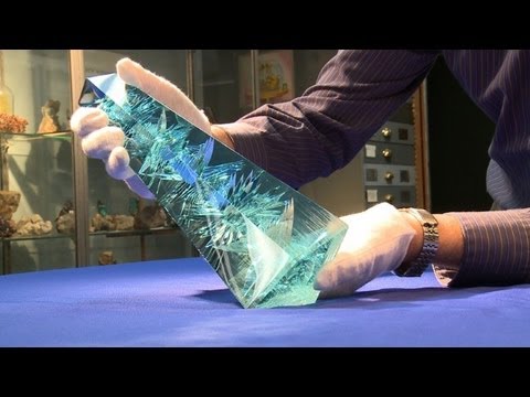 World's largest cut aquamarine displayed at Smithsonian