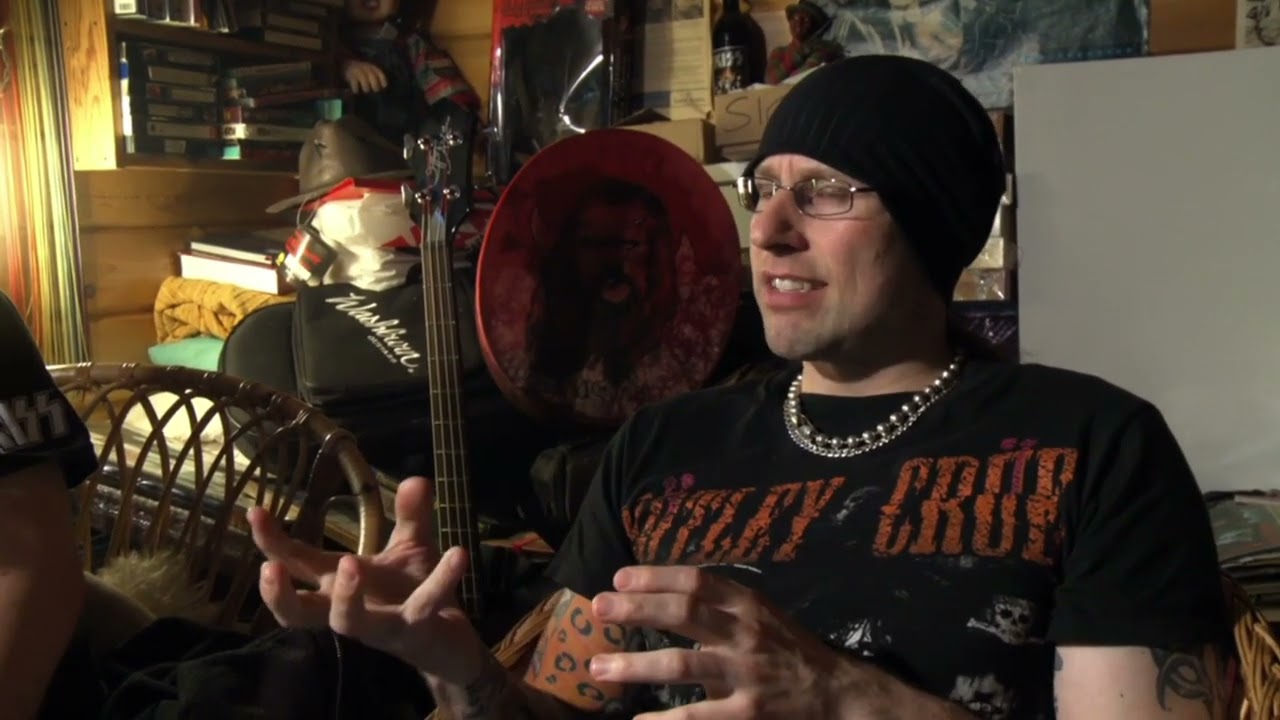 Mr. Lordi esittelee biisejä Petelle