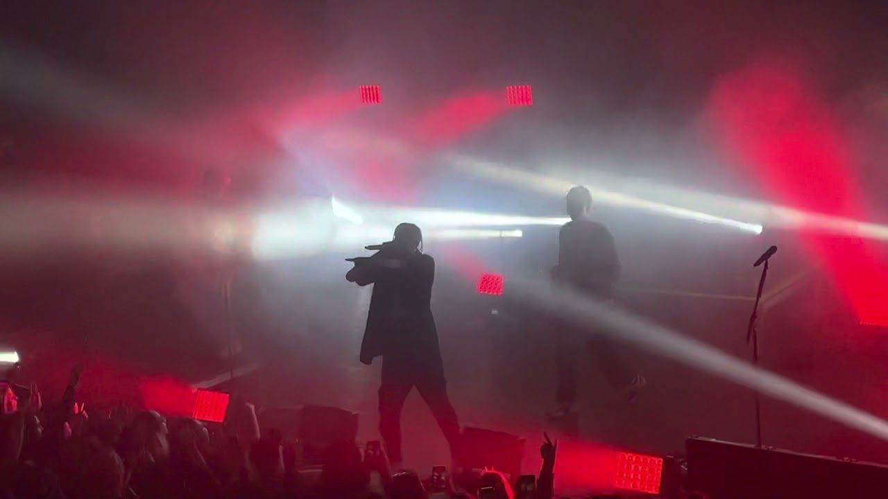 Chase Atlantic ‘OUT THE ROOF’ \u0026 ‘OKAY’ (Encore) | Lawrence, KS