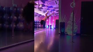 Pole Dance : Russian Butterfly/scorpio/spinning
