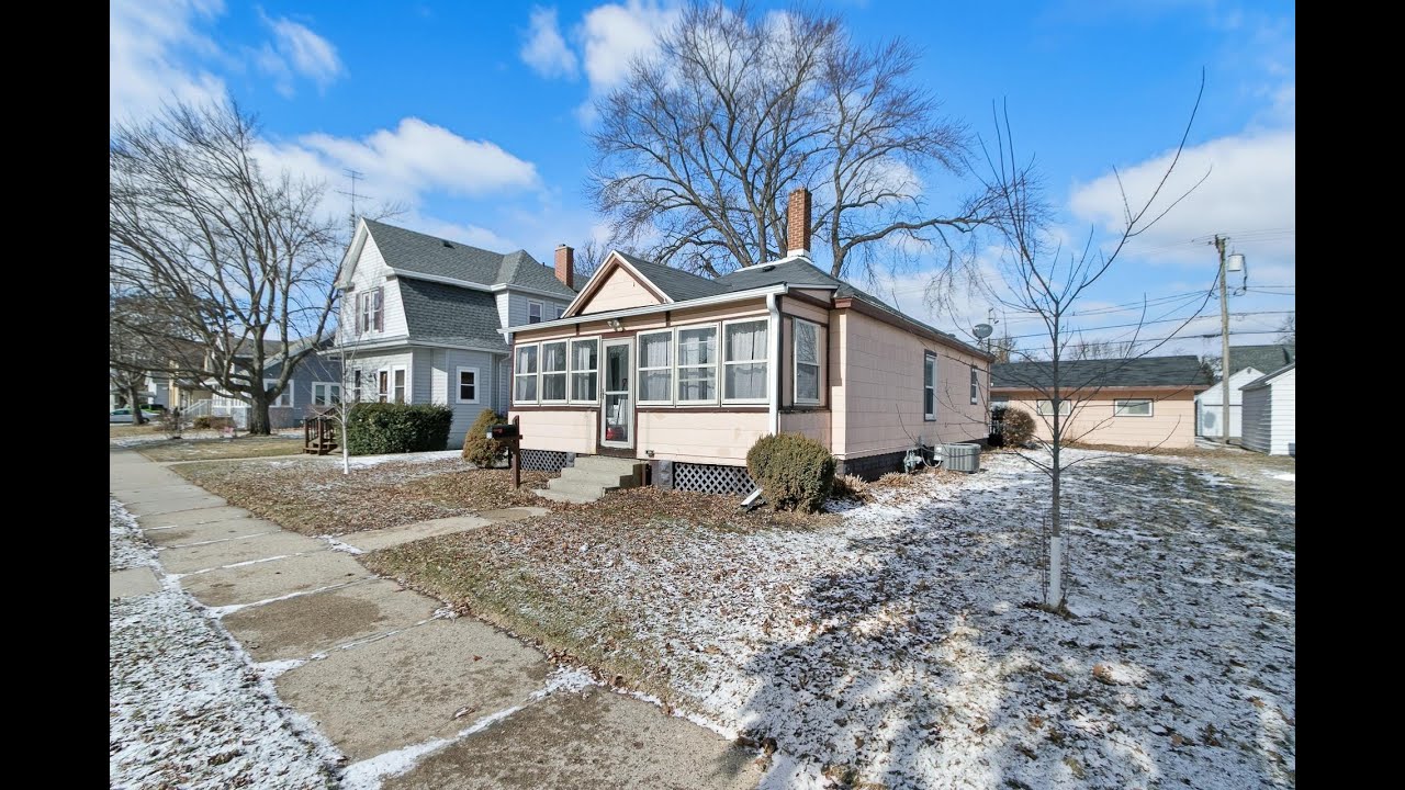 NEW LISTING: 131 E Carroll Street