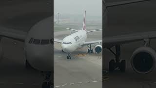 A330-202 Qantas VH-EBK taxing to T1 gate C13