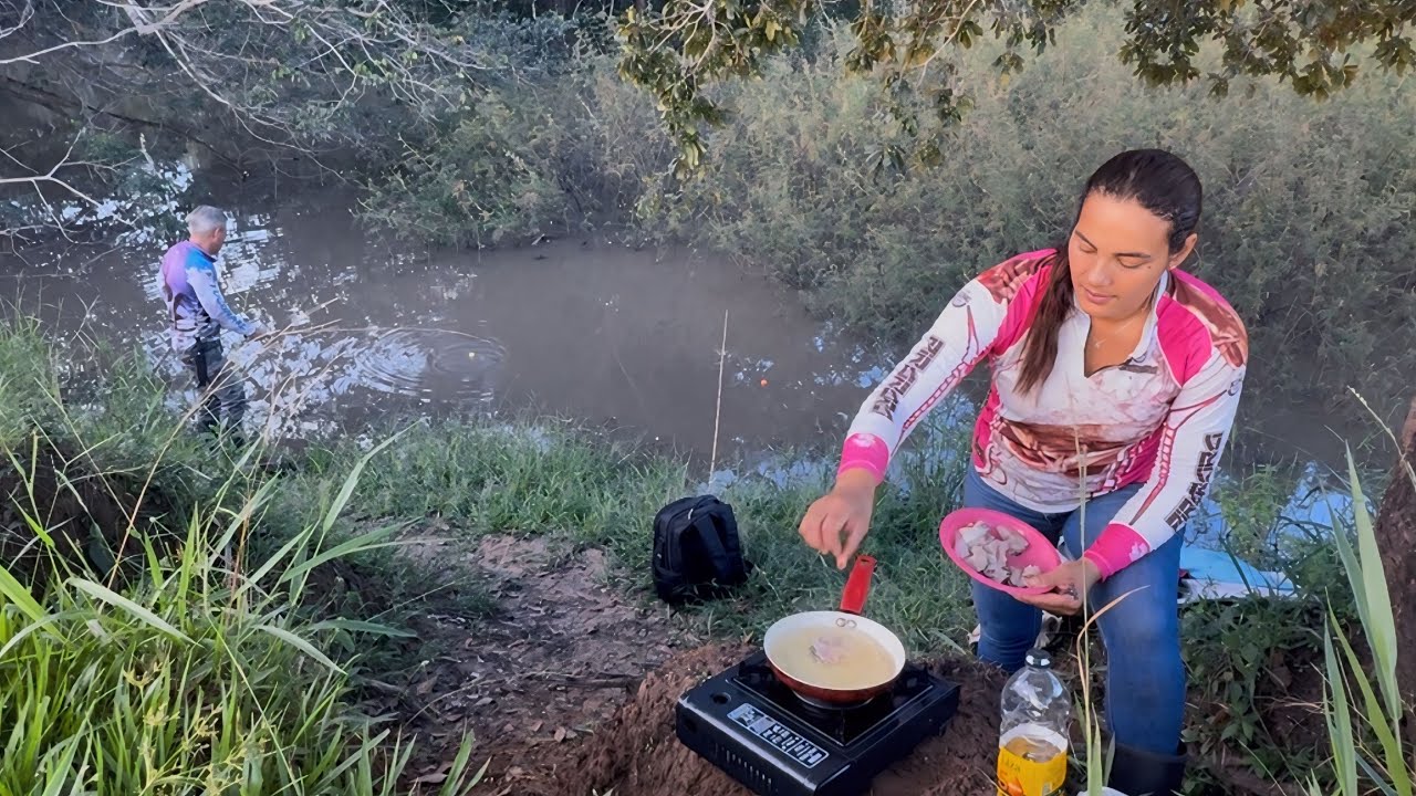 Desse tamanho ainda não tinha visto! 😳PESCARIA de traíra 🎣 e peixe frito.