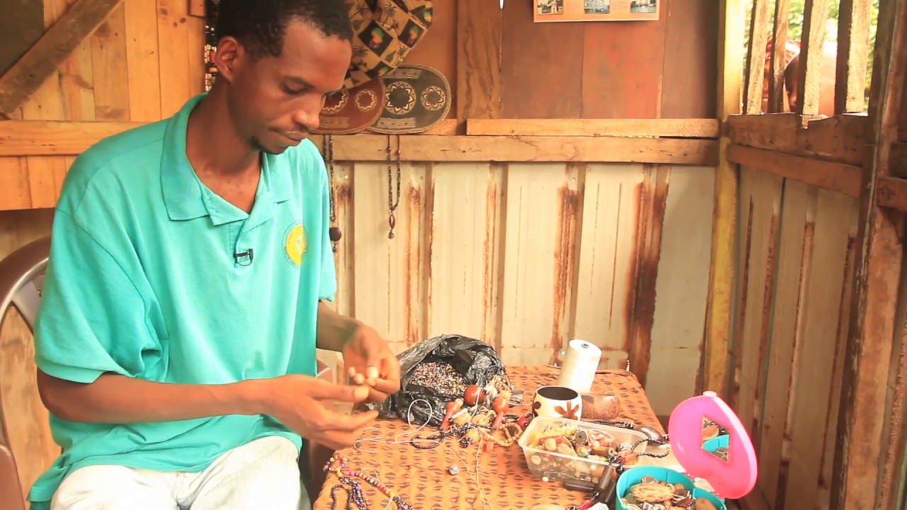 BLUELINE GUINEE (BOLLORE) I Film de perception du projet Blueline Guinée : artisans de Kaloum