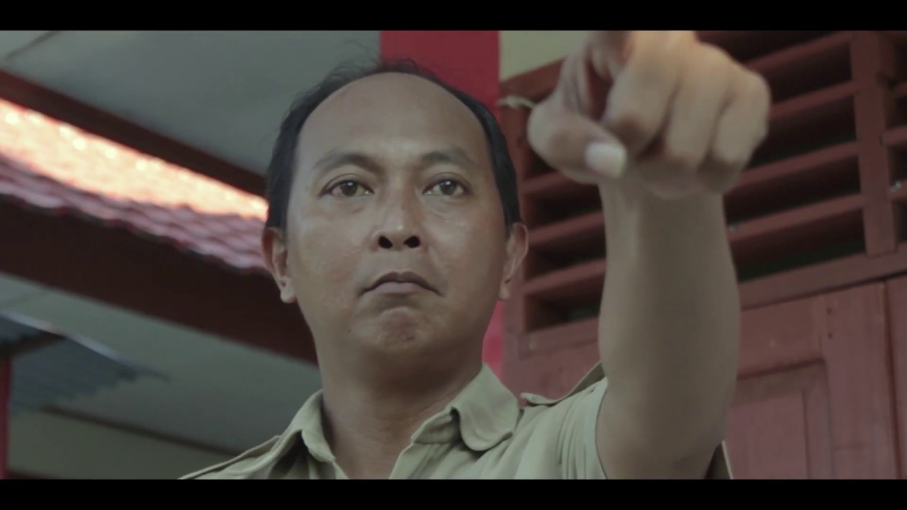 Di Bawah Tiang Kita | Short Movie