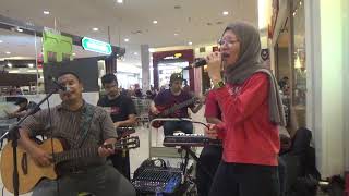 Pudar - Rossa Live Busking Cover by The Eyelitz.