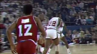 Charles Barkley vs Dennis Rodman battle for a rebound