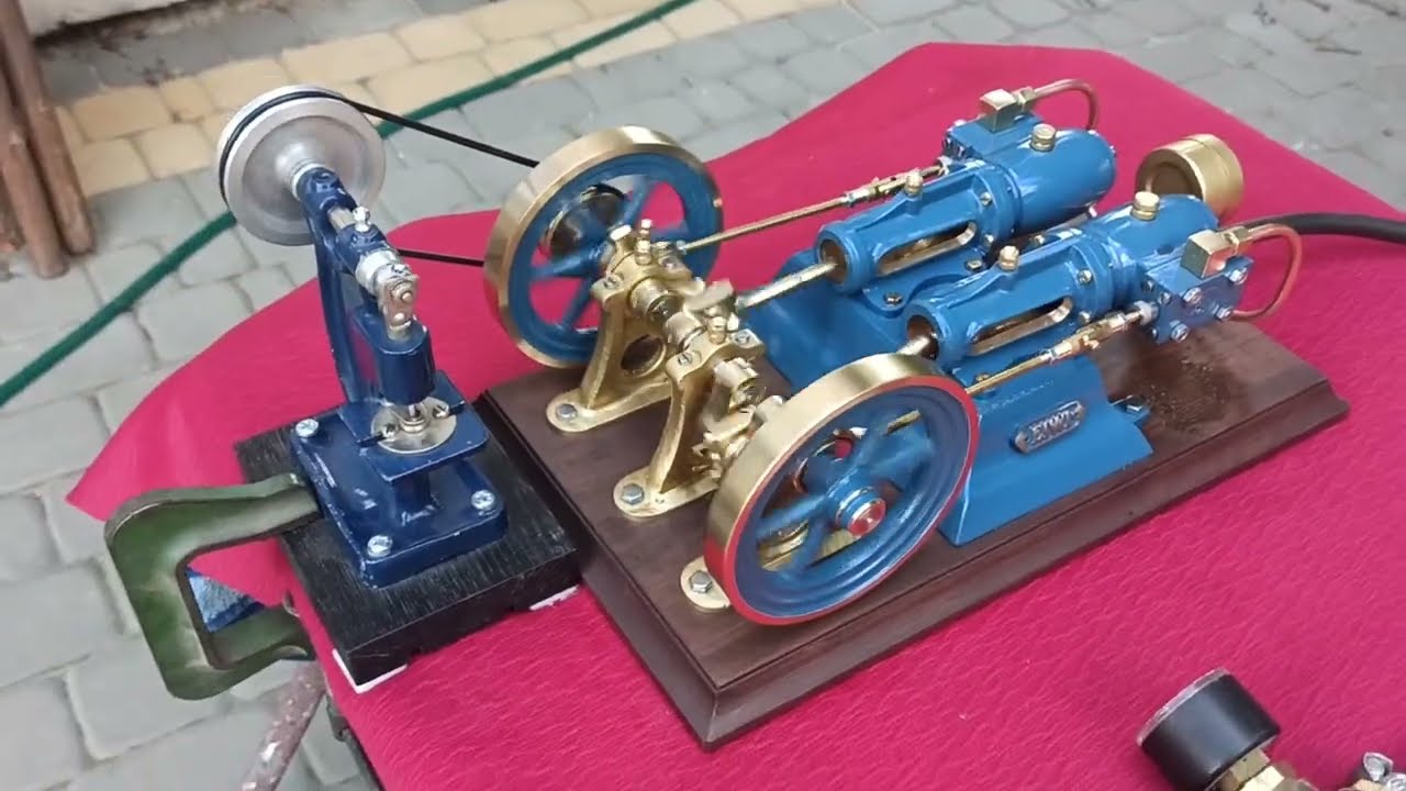 How does the Polish steam engine with EKT work?