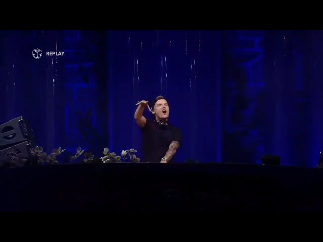 Avicii - Love Me Again w/ Snake w/ Addicted To You Live At Mainstage, Tomorrowland 2015 Avicii - Love Me Again w/ Snake w/ Addicted To You Live At Mainstage, Tomorrowland 2015
